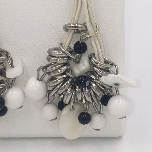 Black & White Plastic BEADS Silver Tone METAL CIRCLES Dangle Pierced EARRINGS - Picture 4 of 5